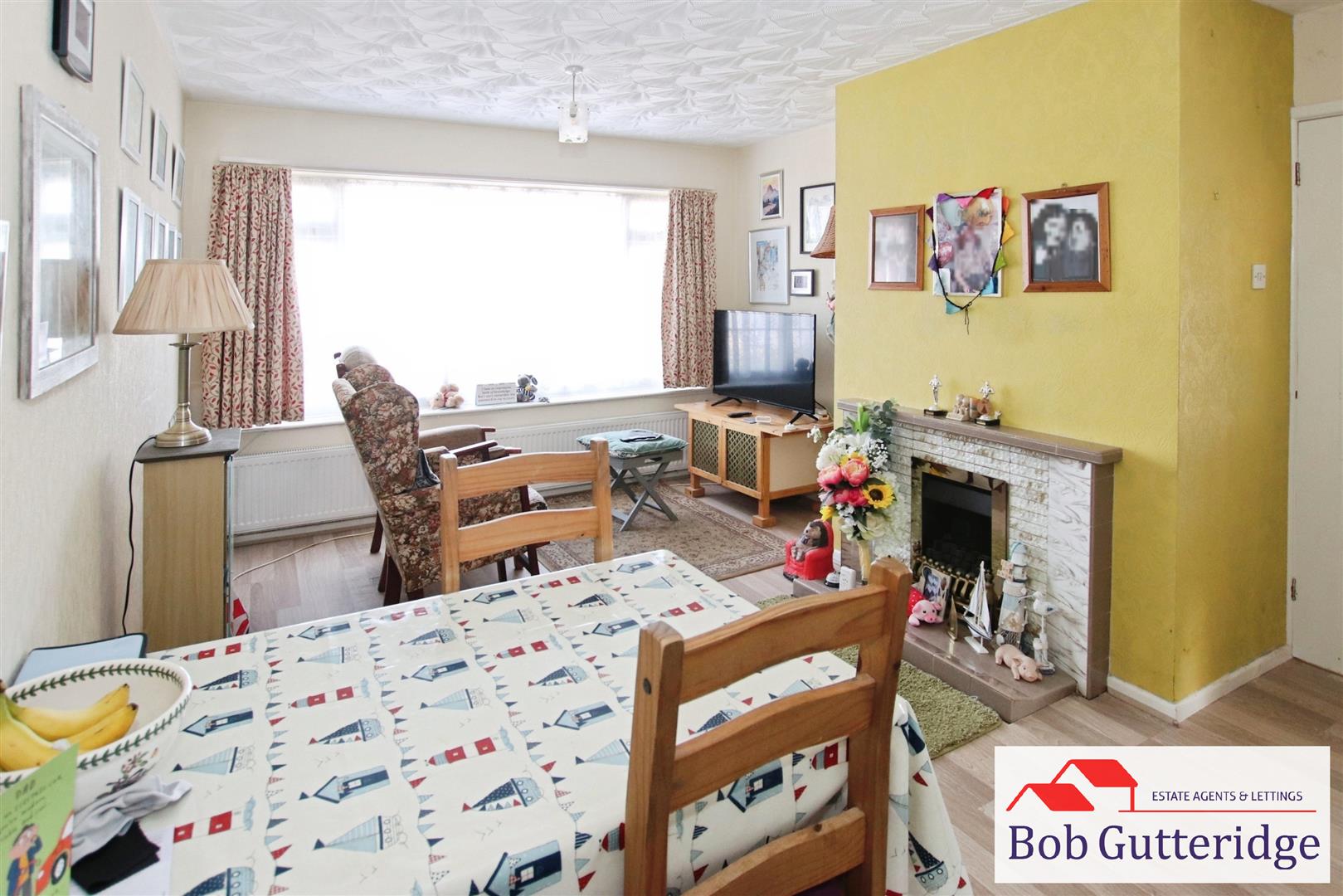 LOUNGE / DINING ROOM